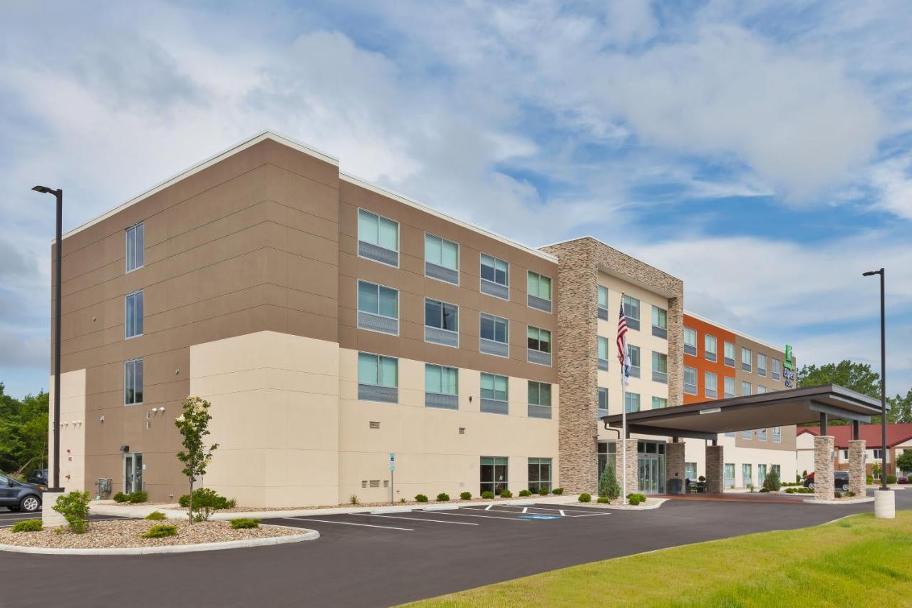 Holiday Inn Express & Suites - Milan - Sandusky Area By Ihg Екстер'єр фото